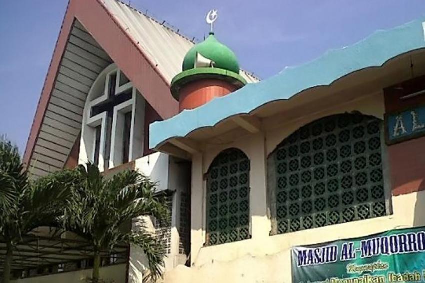 64masjid-gereja.jpg