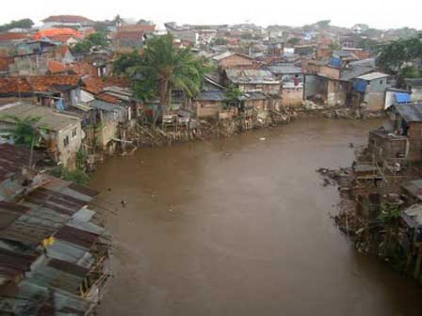 62sungai-ciliwung.jpg