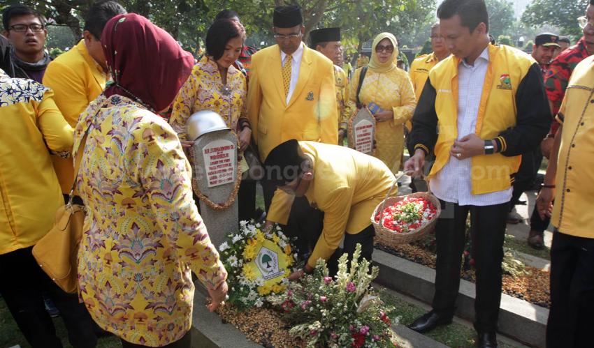 19GOLKAR_ZIARAH_TMP_KALIBATA_5.jpg