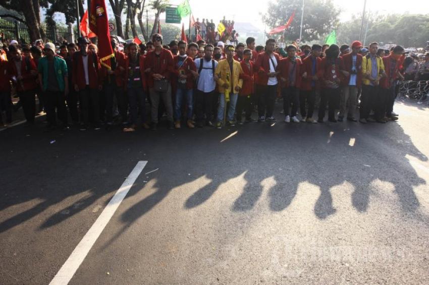 59medium_55demo-mahasiswa-peringati-harkitnas-di-istana-merdeka_20150520_185614.jpg