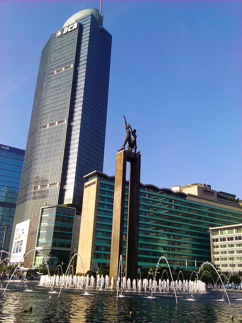 92Menara-BCA.jpg