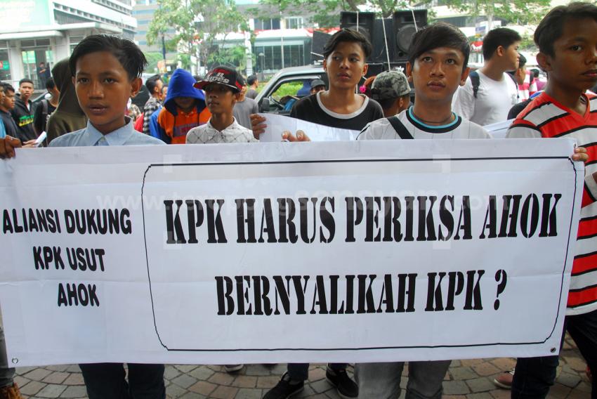 52642496DEMO_LAPORKAN_AHOK_1.jpg