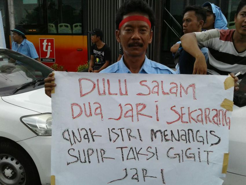 77demo-taksi10.jpg