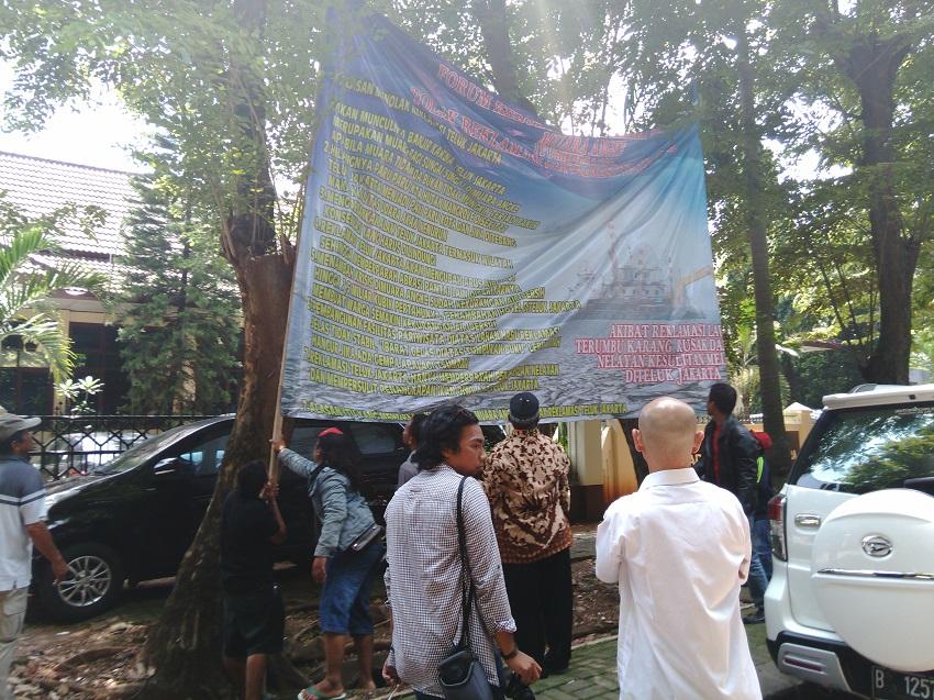 34Nelayan-tolak-reklamasi.jpg