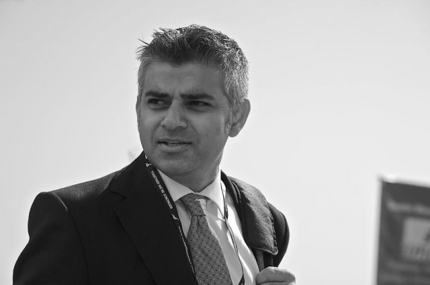 95sadiqkhan.jpg