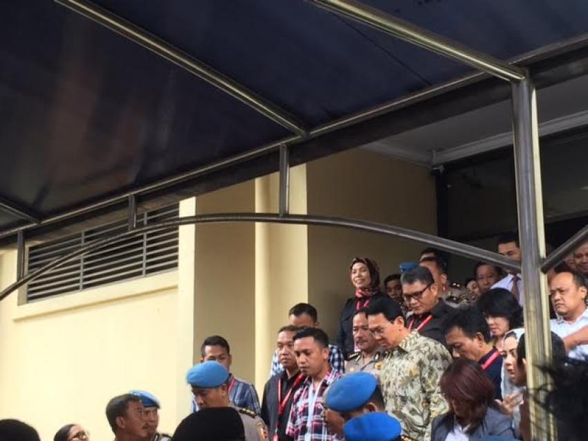 87ahok-keluar.jpg