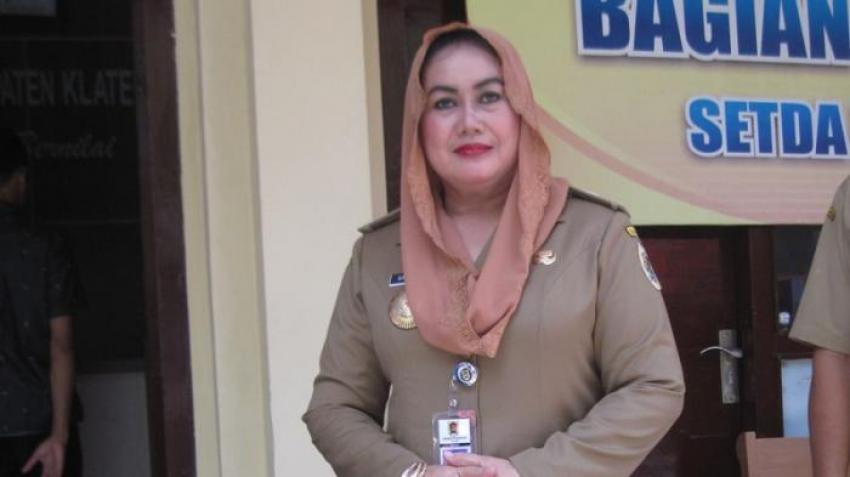 28bupatiklatensrihartini.jpg