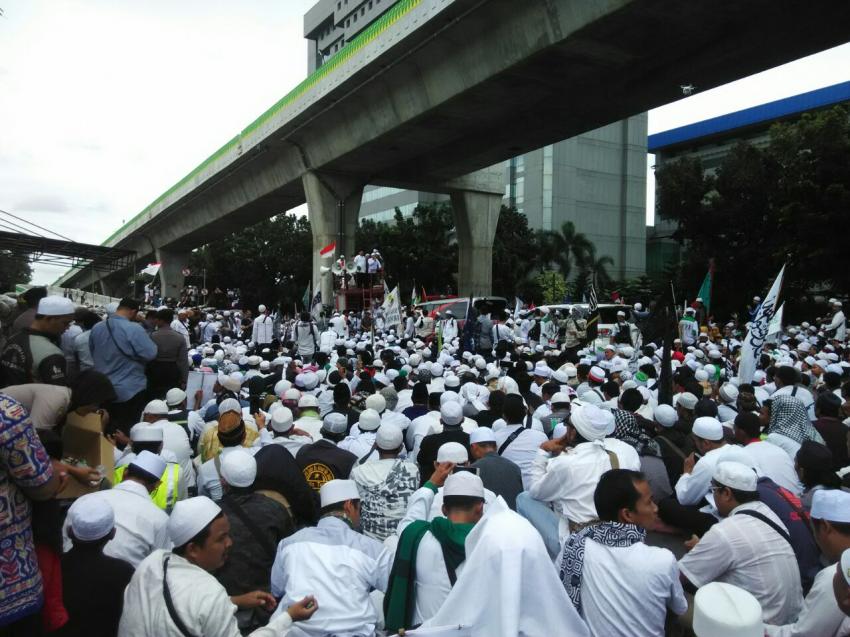 32massa-aksi-fpi-anwar.jpg