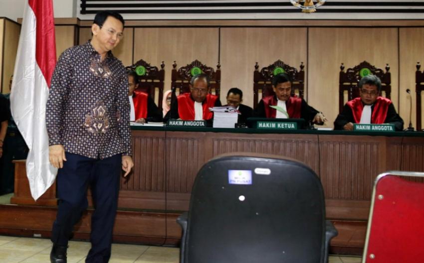 32hakim-sidang-ahok.jpg