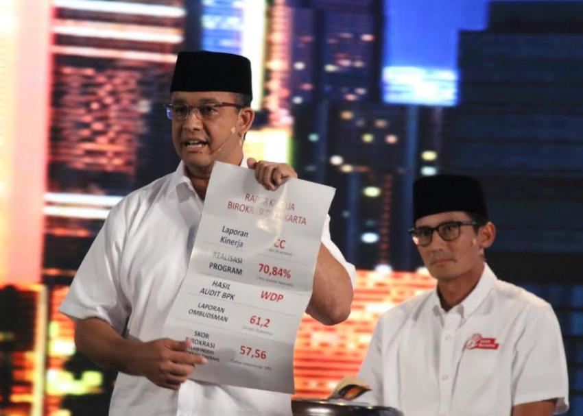 52anies-tunjukan-data.jpg