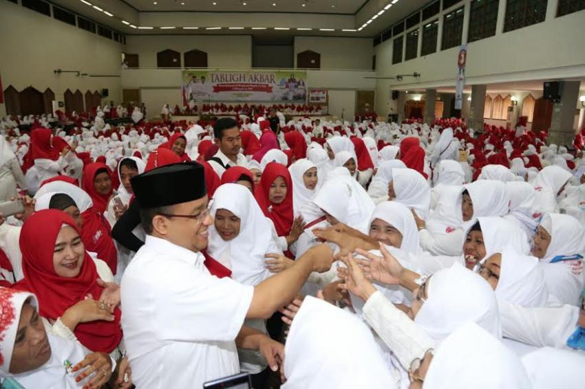 34anies-jilbab-merah-putih.jpg