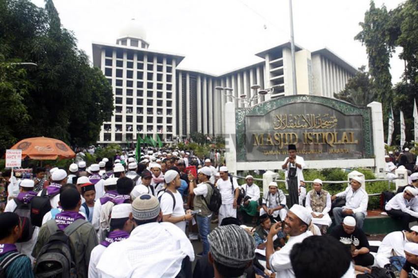 98massadimasjidistiqlal.jpg