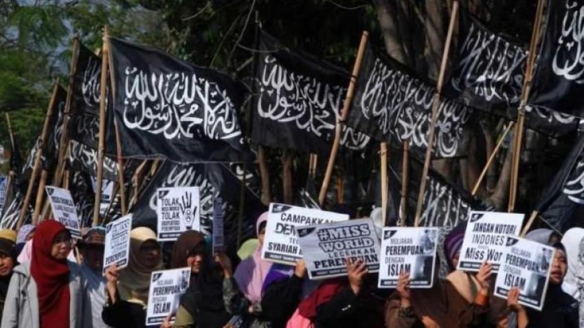 9120170508ormas-hizbut-tahrir-indonesia-dibubarkan-pemerintah_20170508_142013.jpg