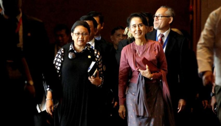 25menluretnodanaungsansuukyi.jpg