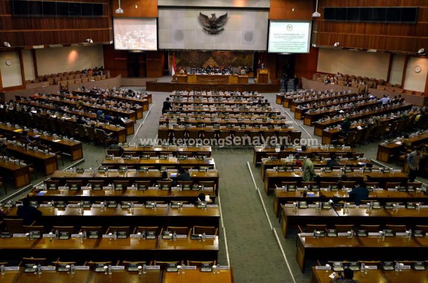 70sidang-paripurna.jpg