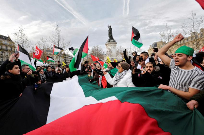50ratusan-aktivis-pro-palestina-demo-tolak-kunjungan-netanyahu-sQP.jpg