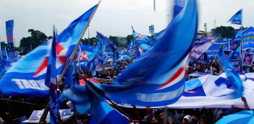 642297_04472911072017_Demokrat_bendera.jpg