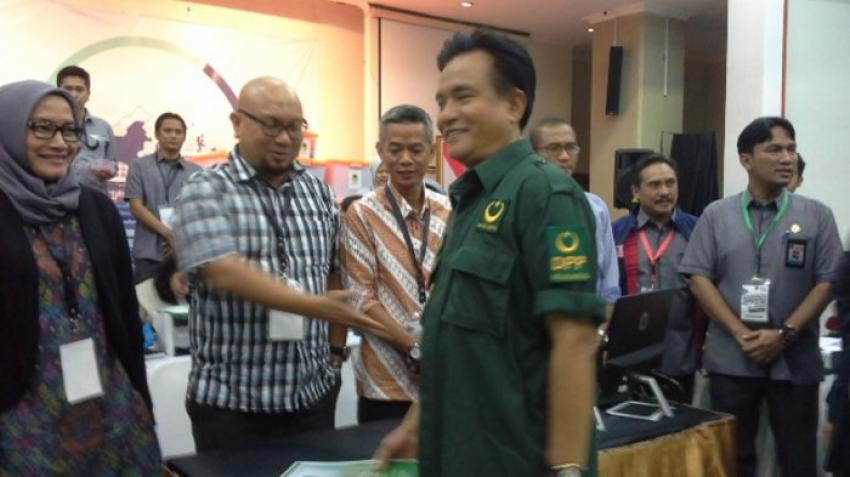 73ketua-umum-dpp-partai-bulan-bintang-pbb-yusril-ihza-mahendra_20171016_235009.jpg