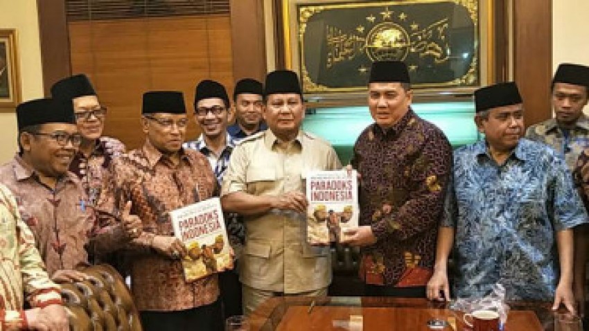 595b4c9e9cd8853-prabowo-ke-kantor-pbnu-senin-malam-16-juli-2018_375_211.jpg.jpg