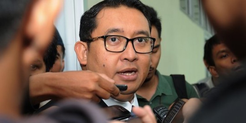 53fadli-zon-sebut-elektabilitas-jokowi-sudah-lampu-kuning.jpg.jpg