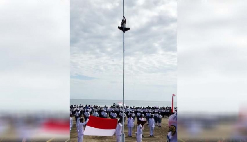 75panjat-tiang-bendera-saat-upacara-hut-ri-800-2018-08-18-080406_0.jpg.jpg