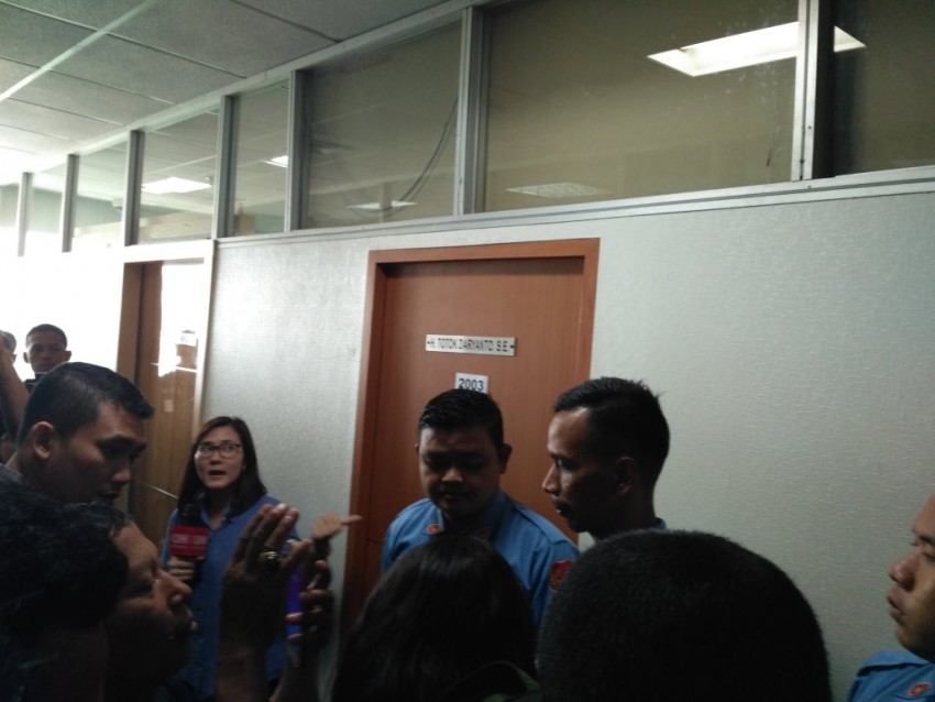 37Ruang-Kerja-Totok.jpg.jpg
