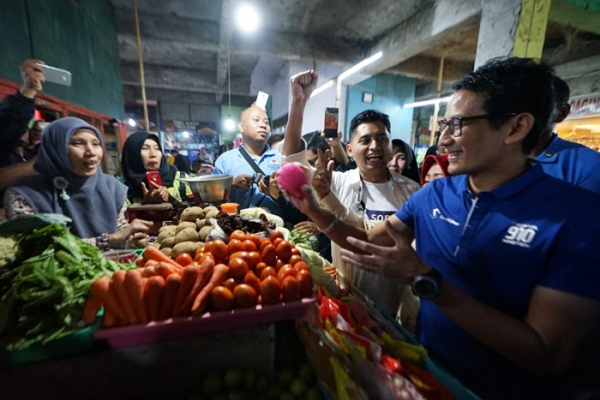 20Sandiaga-Salahudin-Uno-Datangi-Pasar-Besar-Sukoharjo-Malang-Pedagang-Pada-Curhat-1.jpg.jpg