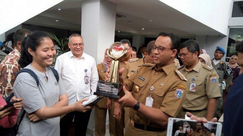 41anies-terima-penghargaan-reksa-bahasa.jpg.jpg