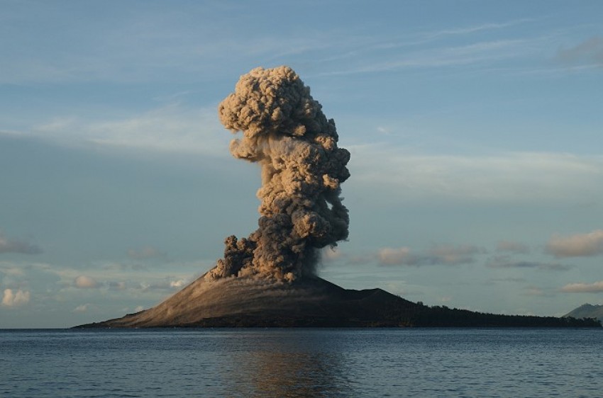 38krakatau01_Marc_Szeglat.jpg.jpg