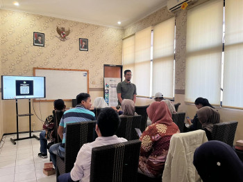 Perjuangan Tanpa Lelah Fasilitator Rumah BUMN Telkom Ajak Digitalisasi UMKM Binaan tscom_news_photo_1762964847.jpeg