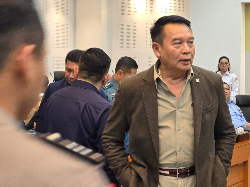 TB Hasanuddin: Larangan Polri Aktif di Jabatan Sipil Sudah Jelas, MK Hanya Menegaskan tscom_news_photo_1763081436.jpg