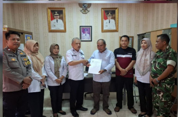 Lurah Cikokol Serahkan SK Ketua RW 001 Terpilih, Perkuat Sinergi Pelayanan Masyarakat tscom_news_photo_1780556222.jpg